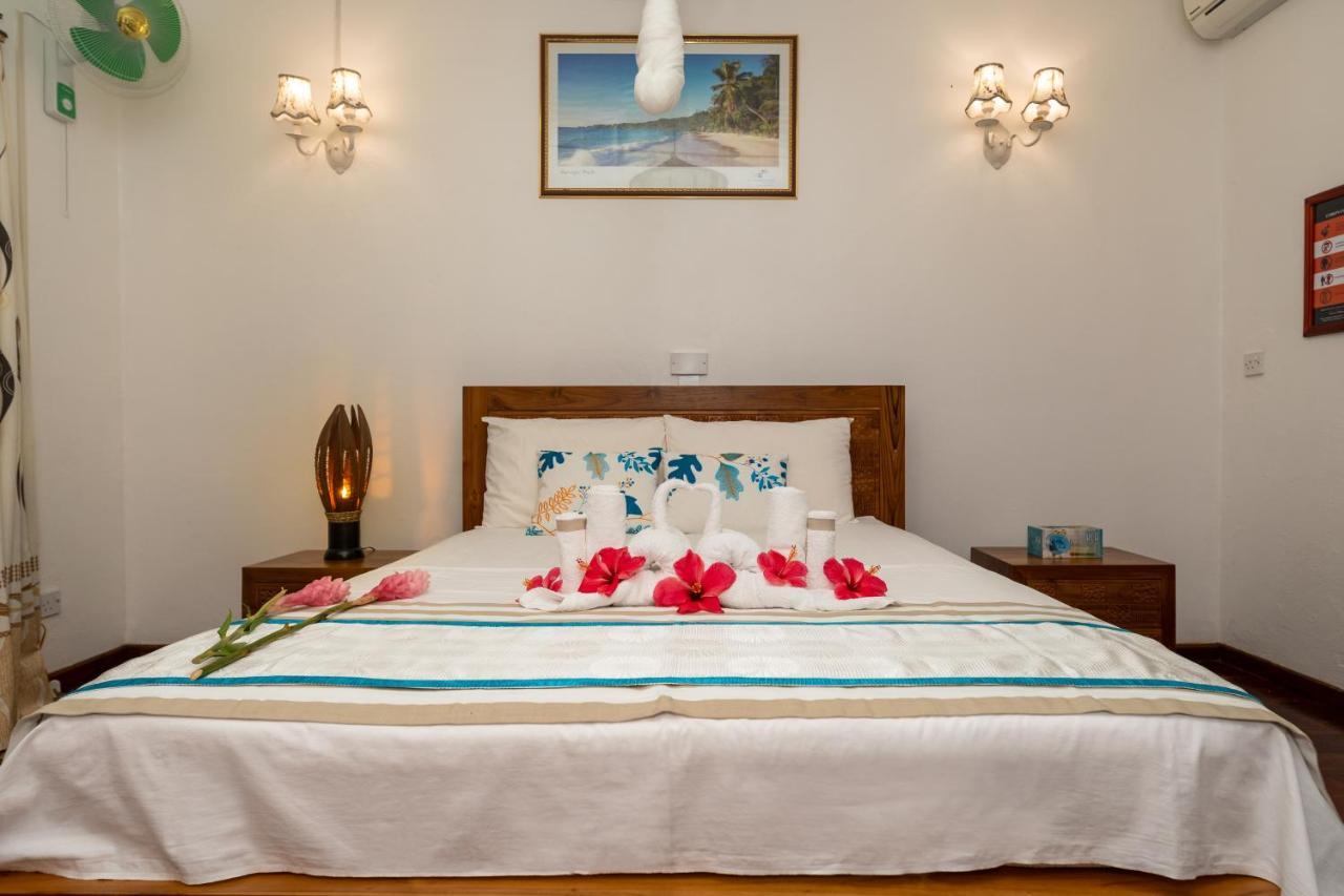 Janes' Serenity Guesthouse Anse a La Mouche Bagian luar foto