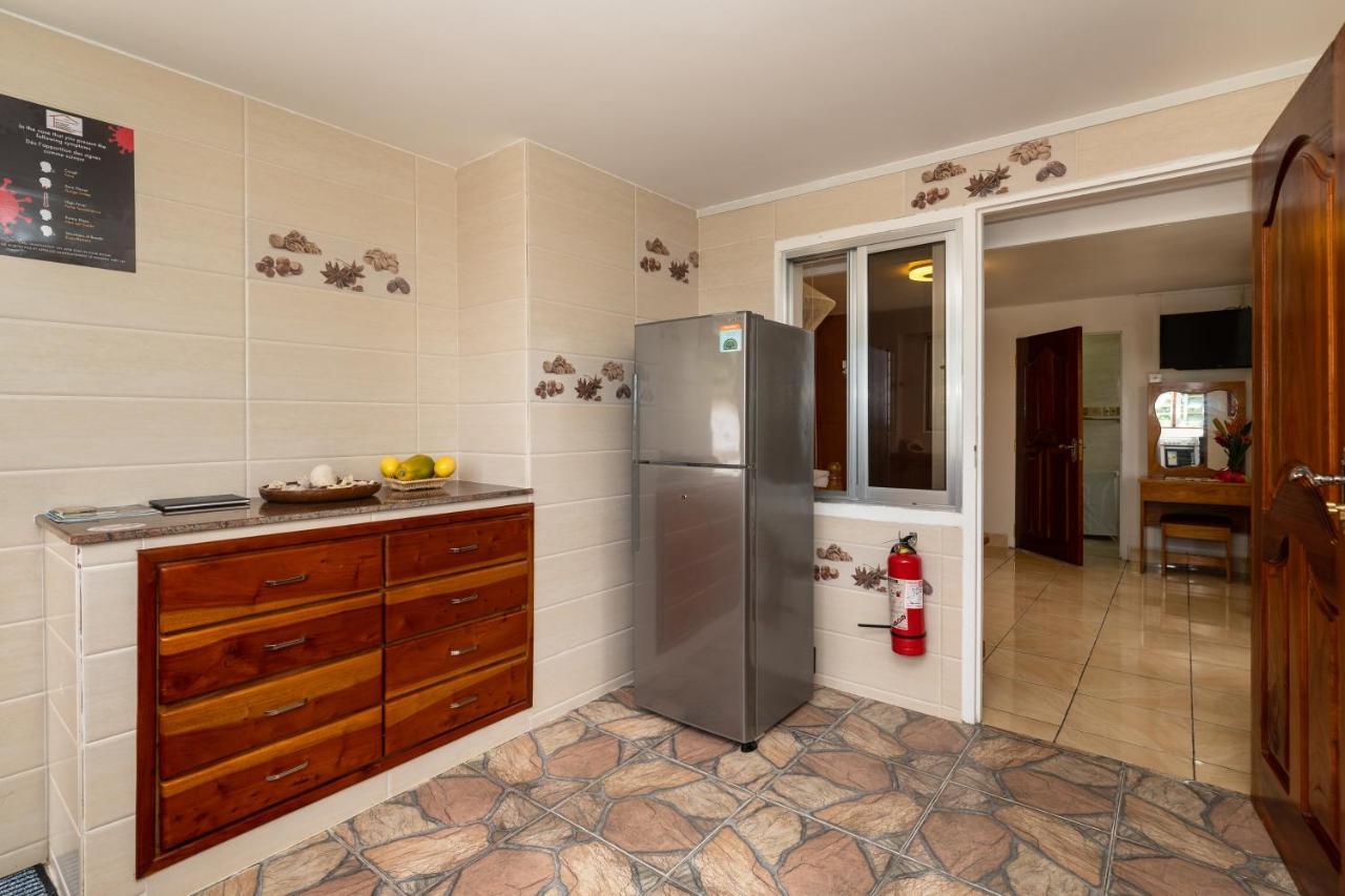 Janes' Serenity Guesthouse Anse a La Mouche Bagian luar foto
