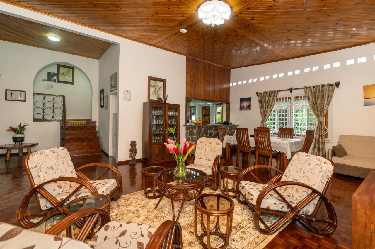 Janes' Serenity Guesthouse Anse a La Mouche Bagian luar foto
