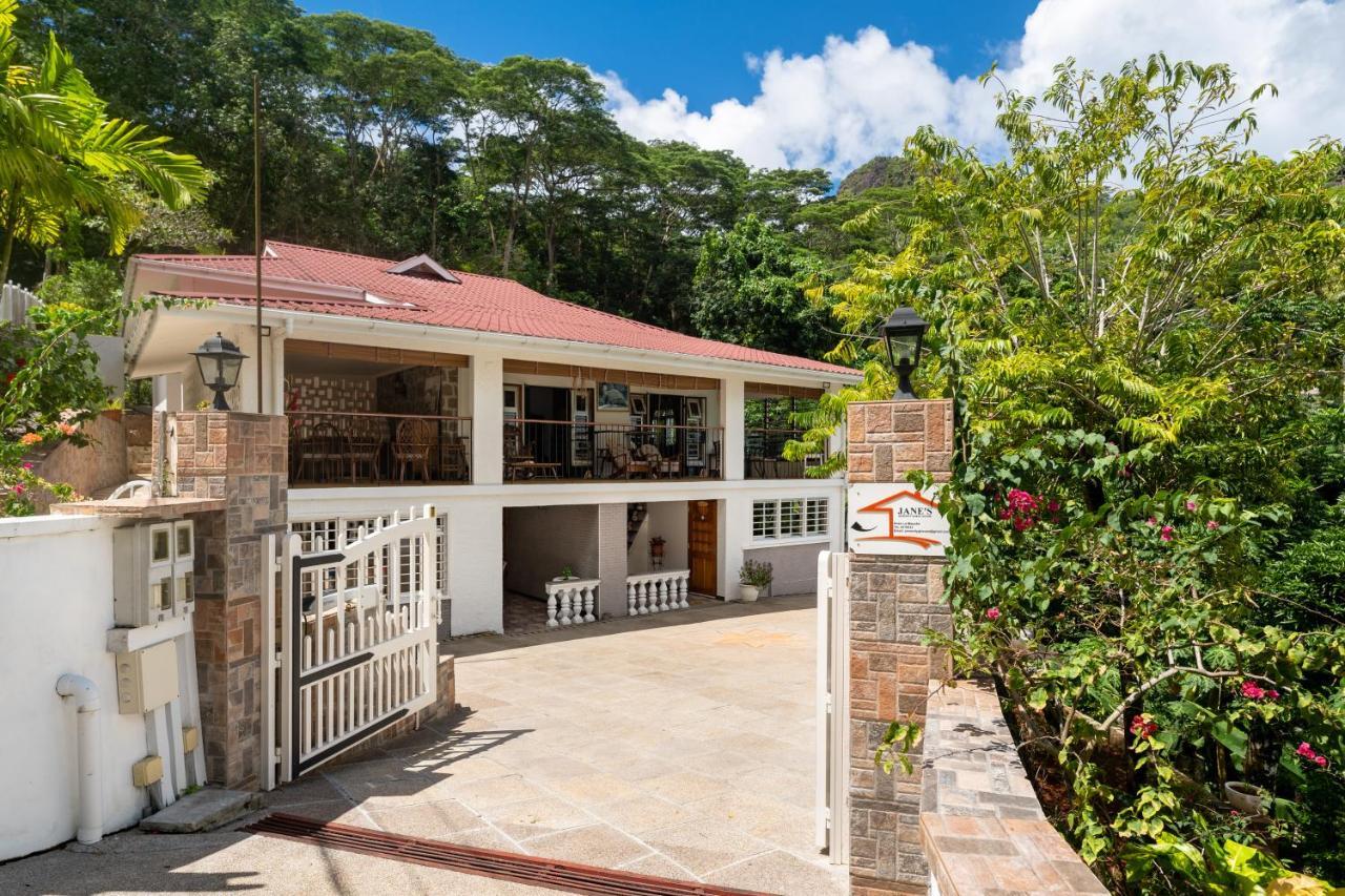 Janes' Serenity Guesthouse Anse a La Mouche Bagian luar foto