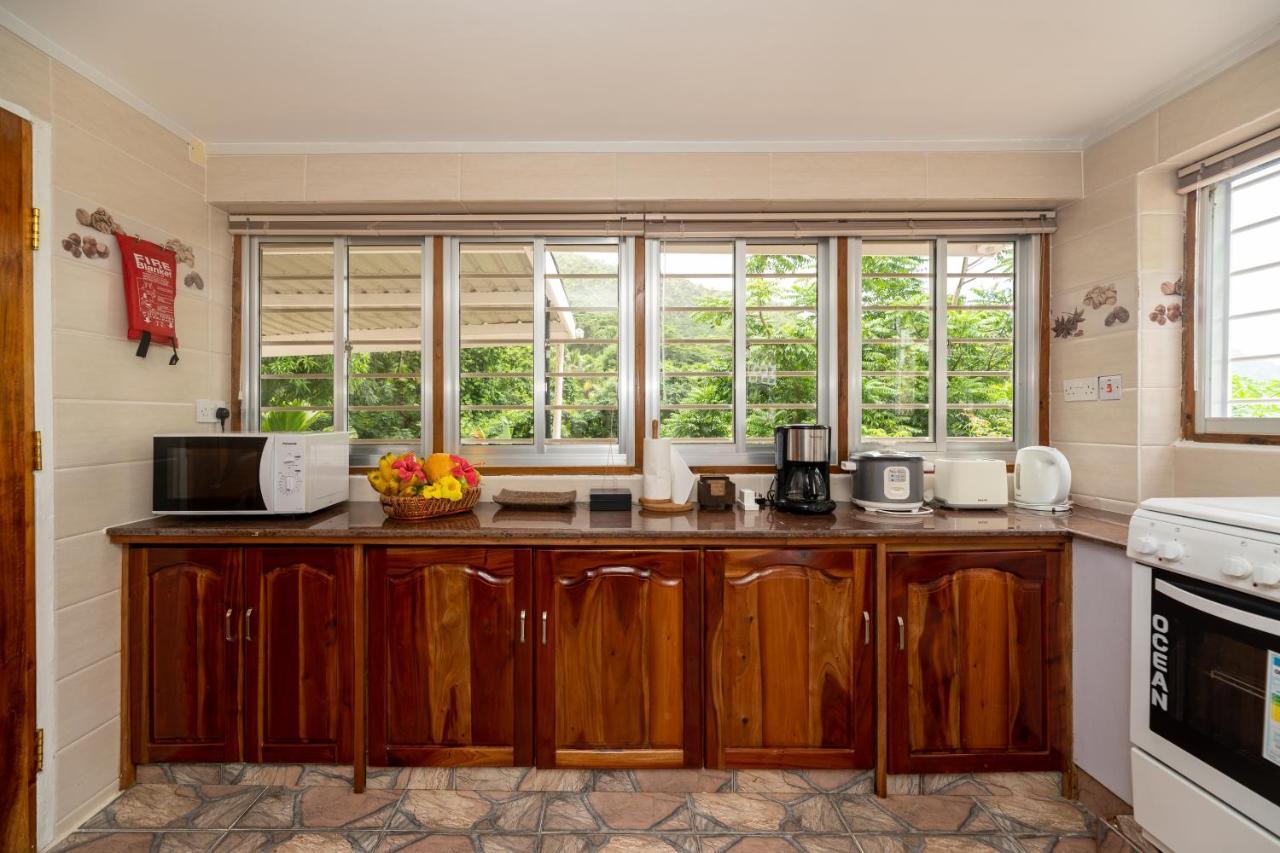 Janes' Serenity Guesthouse Anse a La Mouche Bagian luar foto