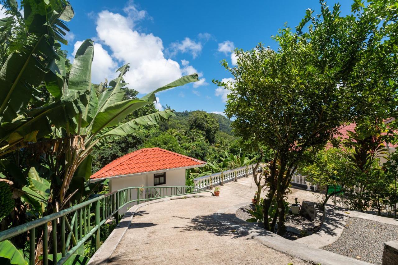 Janes' Serenity Guesthouse Anse a La Mouche Bagian luar foto