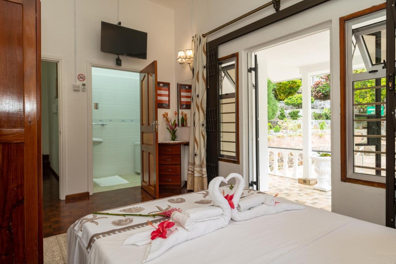 Janes' Serenity Guesthouse Anse a La Mouche Bagian luar foto