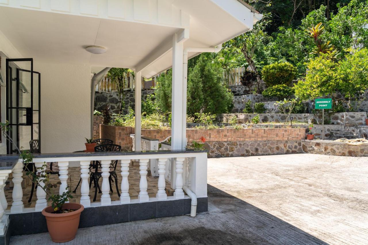 Janes' Serenity Guesthouse Anse a La Mouche Bagian luar foto