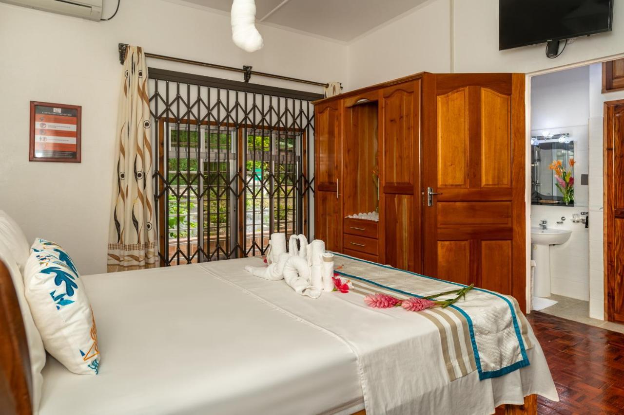 Janes' Serenity Guesthouse Anse a La Mouche Bagian luar foto