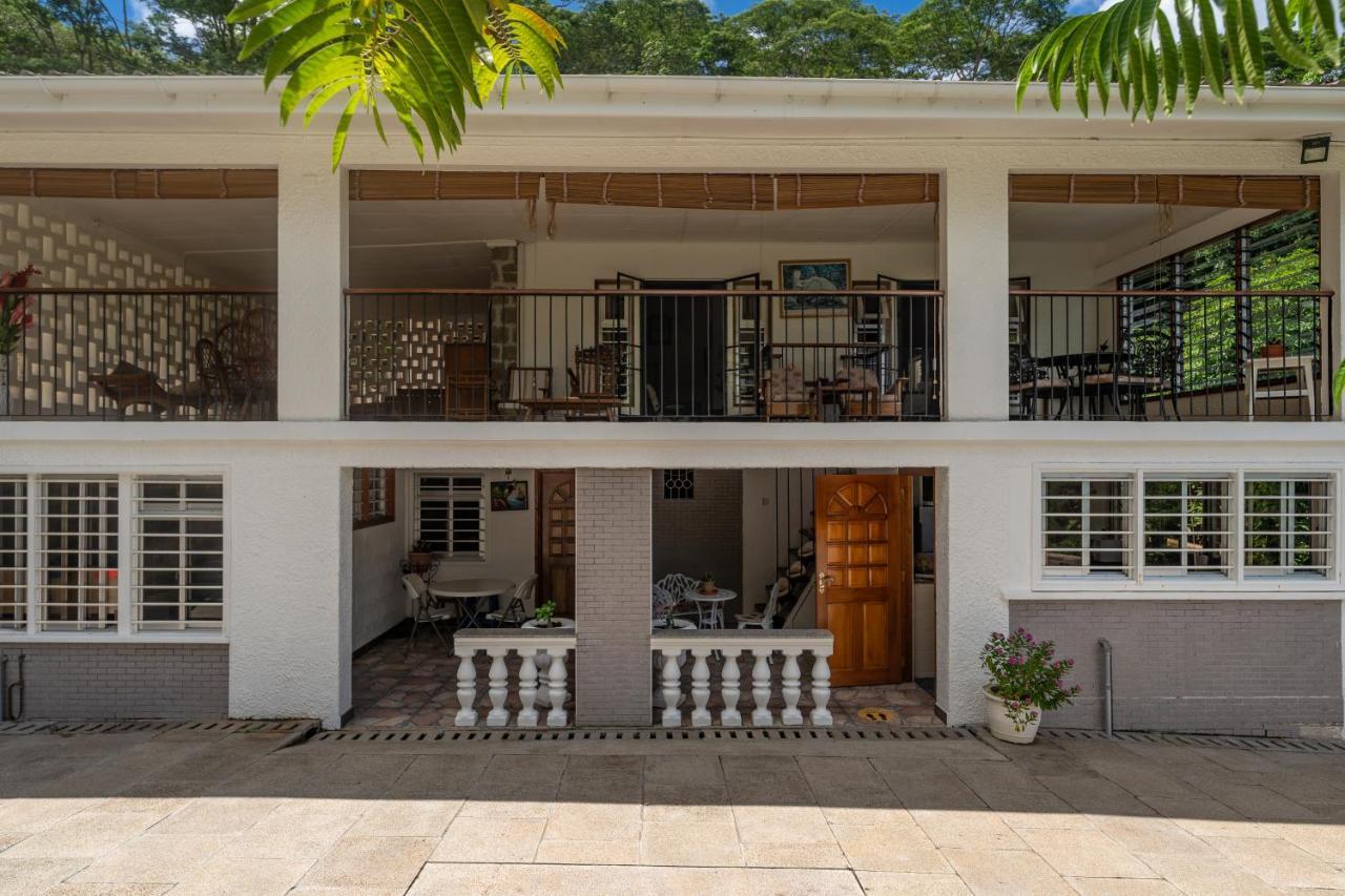 Janes' Serenity Guesthouse Anse a La Mouche Bagian luar foto